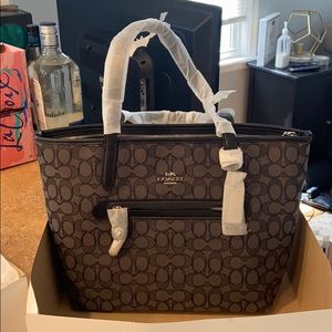 NWT Signature Taylor Coach Tote.